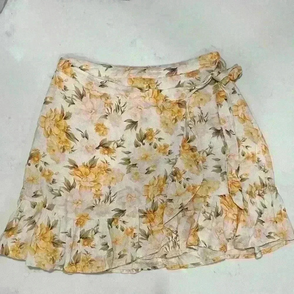 American Eagle Yellow floral wrap skirt - Picture 2 of 5